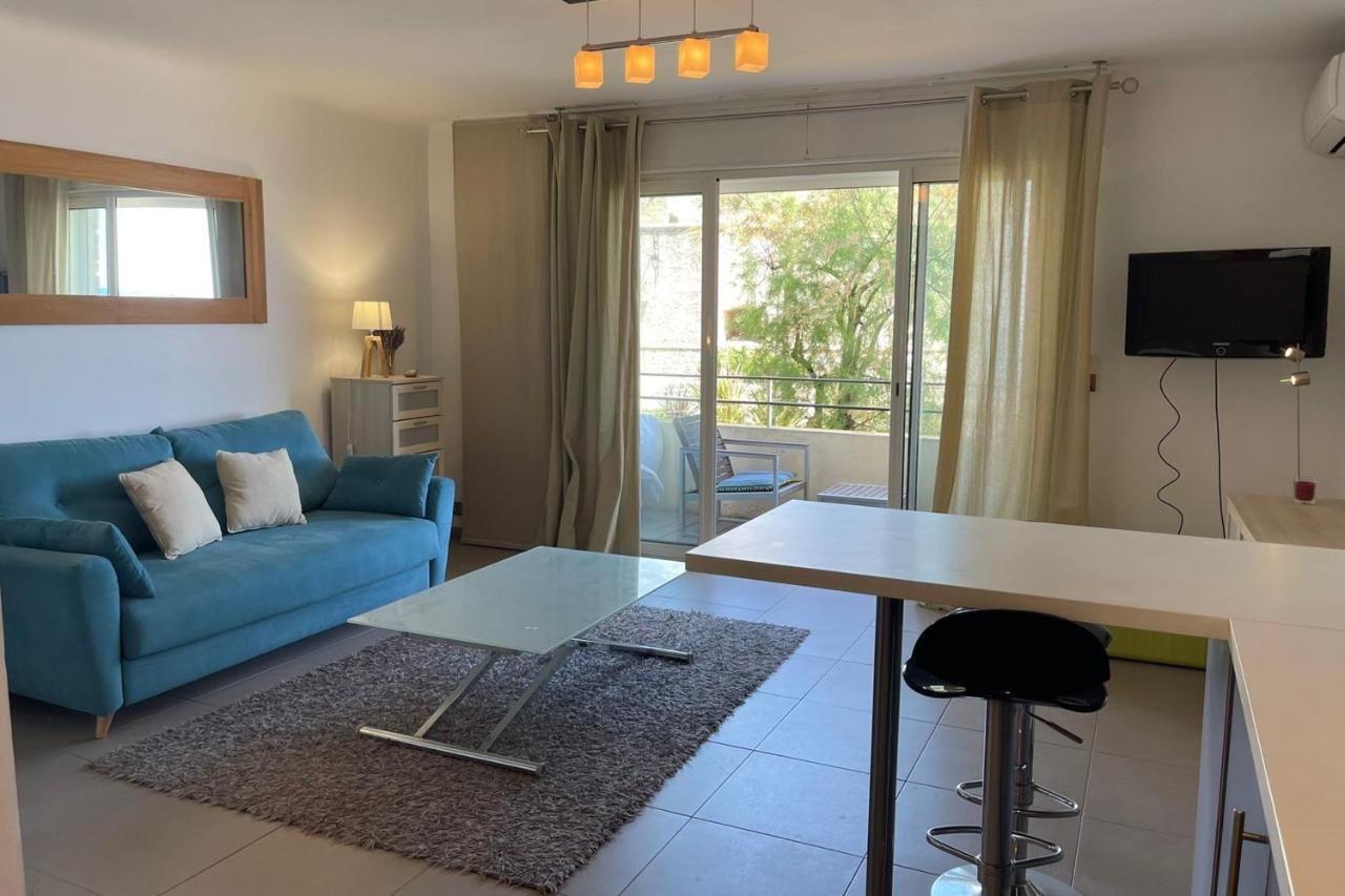Fully Equipped Beachfront Studio In The Heart Of The City Center Bd Leclerc Антиб Екстериор снимка